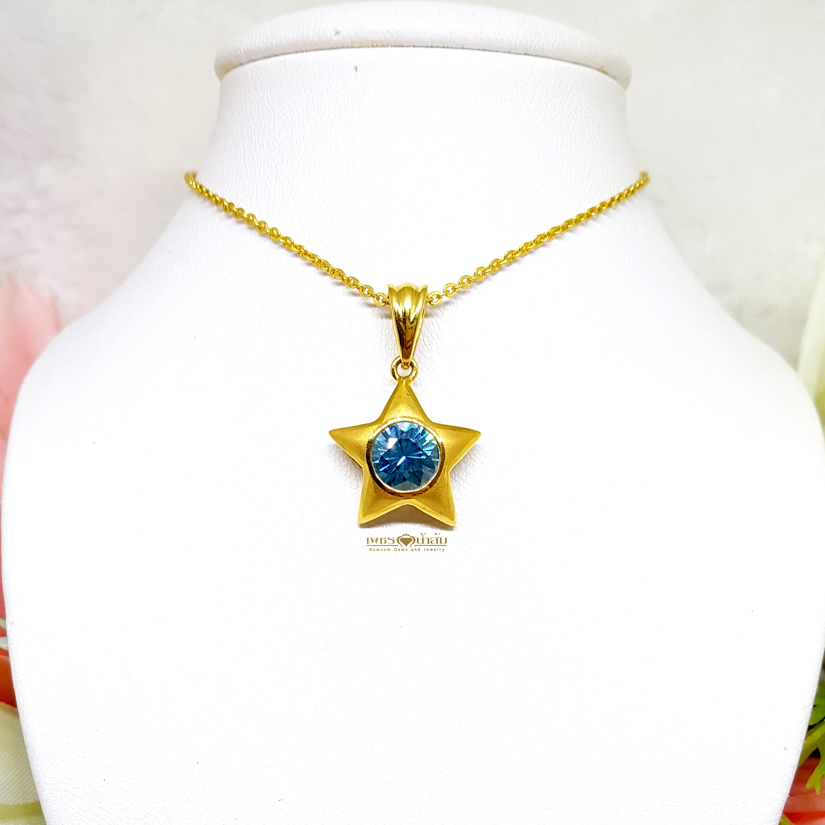จี้ดาวทรงโดดเด่น นางเอกเป็นพลอยเพทาย Blue Zircon เม็ดใหญ่ สีสวยน้ำงาม
