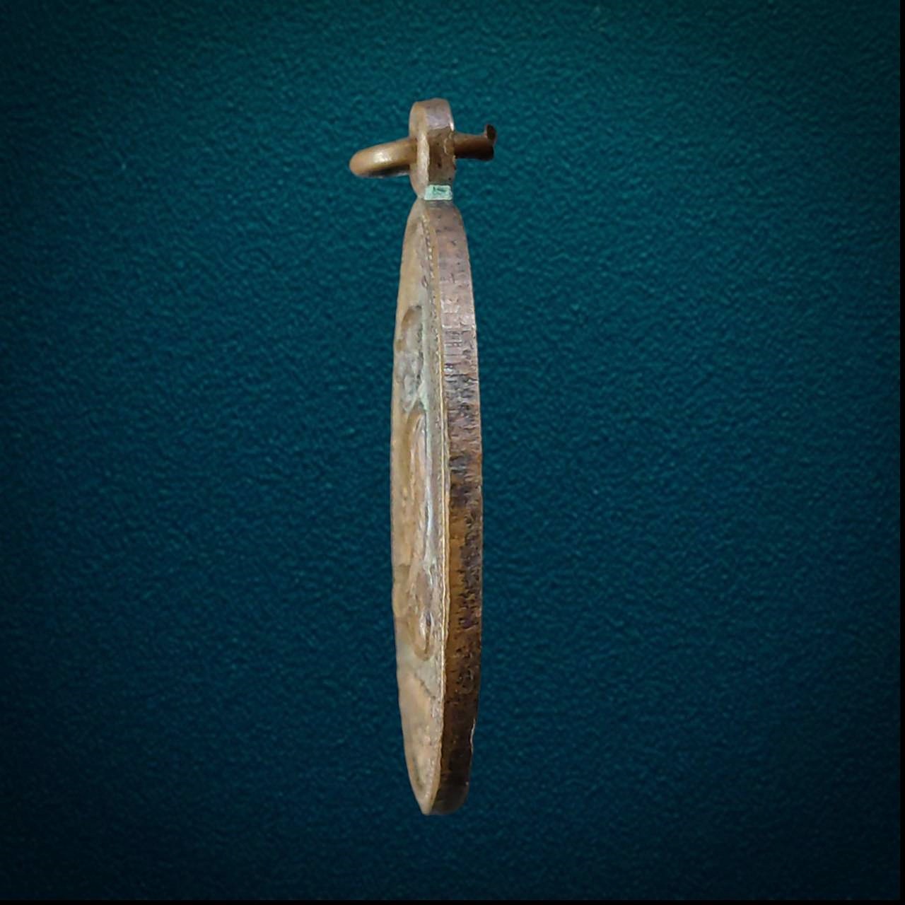 เหรียญหลวงพ่อทวด วัดช้างให้ ตลาดยิ่งเจริญ หมวกเหล็ก สระบุรี ปี2530