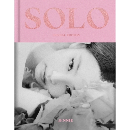 ( Pre-Order ) JENNIE SOLO PHOTOBOOK ( SPECIAL EDITION ) Poster หมด วางจำหน่าย 12 / 12 / 2018