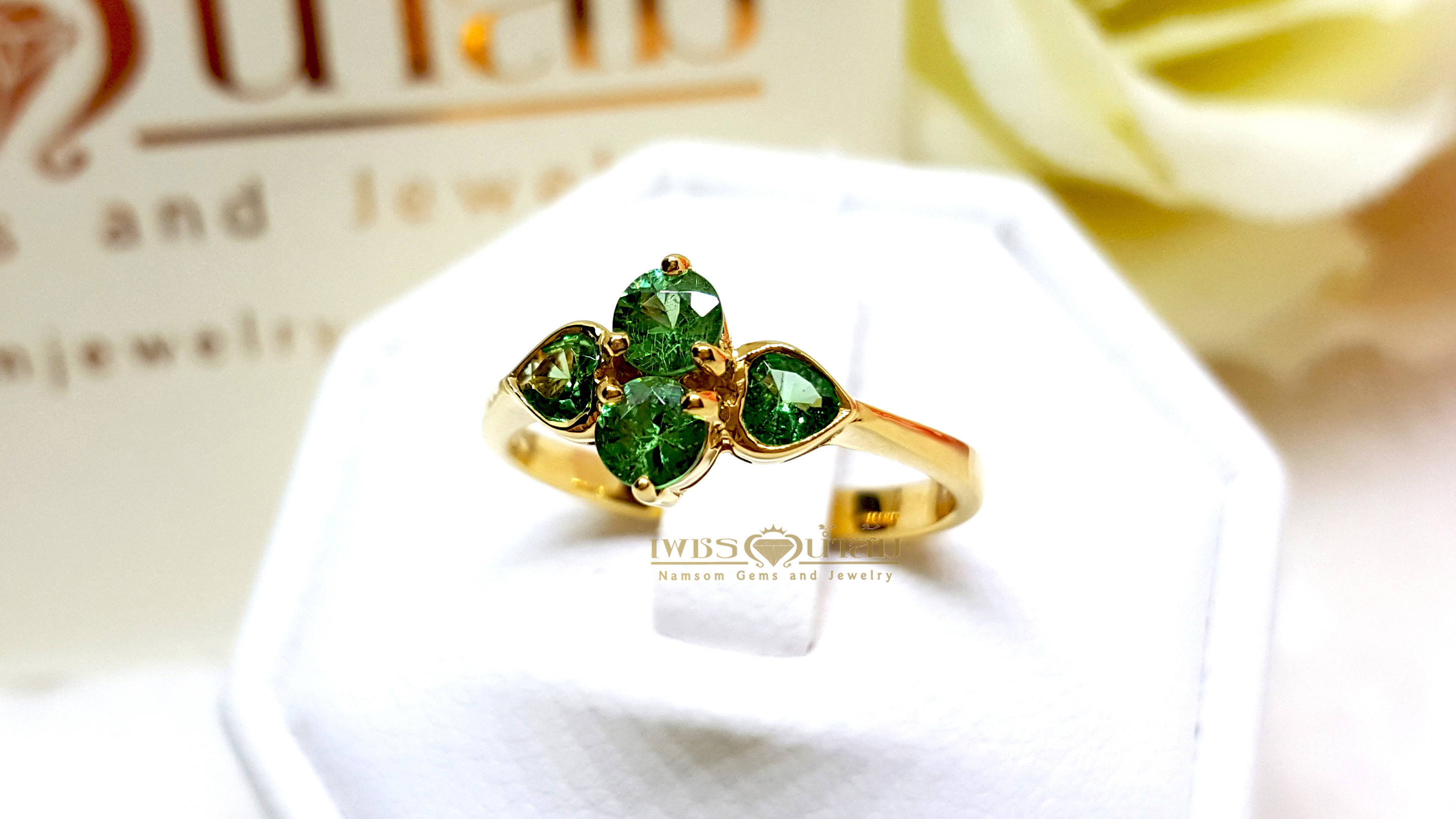 แหวนพลอยซาร์โวไรท์ Tsavorite สีสวยสด วงเล็กน่ารักในราคาเบาๆ บนตัวเรือนทองแท้ทั้งตัวเรือน