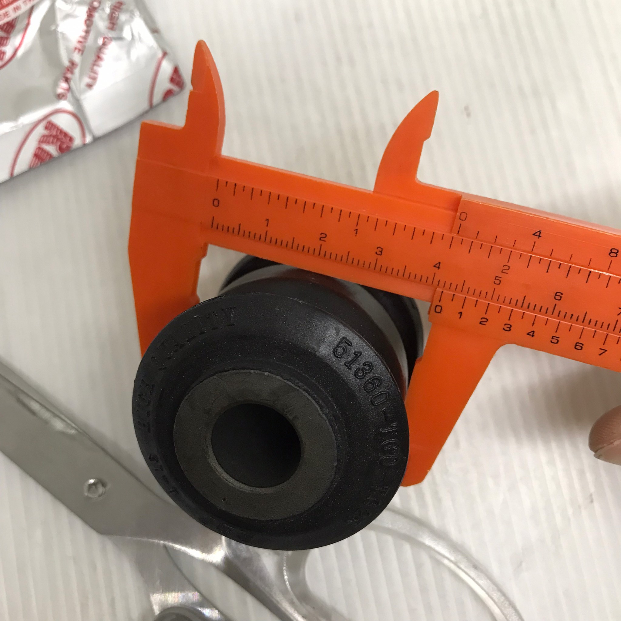 (1ตัว) บู๊ชปีกนก HONDA ตัวล่าง ตัวเล็ก City GM2 / Jazz GE ปี 2008-2013 / Brio/ Amaze ตัว ล่าง ฮอนด้า ซิตี้ แจ๊ส บริโเ อเมส / LOWER / SMALL ARM BUSHING ยี่ห้อ RBI เบอร์ 51360-TG0-T02S / O24304WS