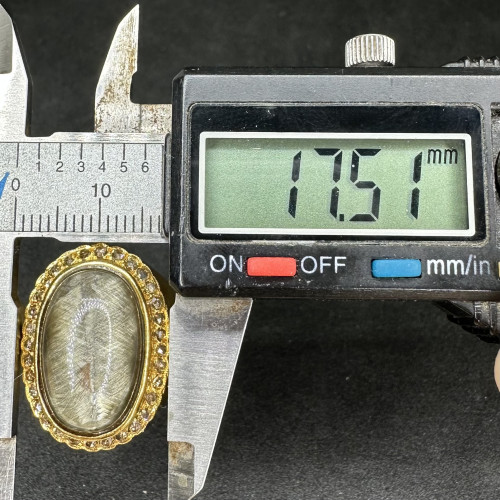 รหัส 55255 แหวน ไหมเงิน ล้อมเพชรซีกลูกโลก ทอง90 งานเก่า นน. 11.70 g