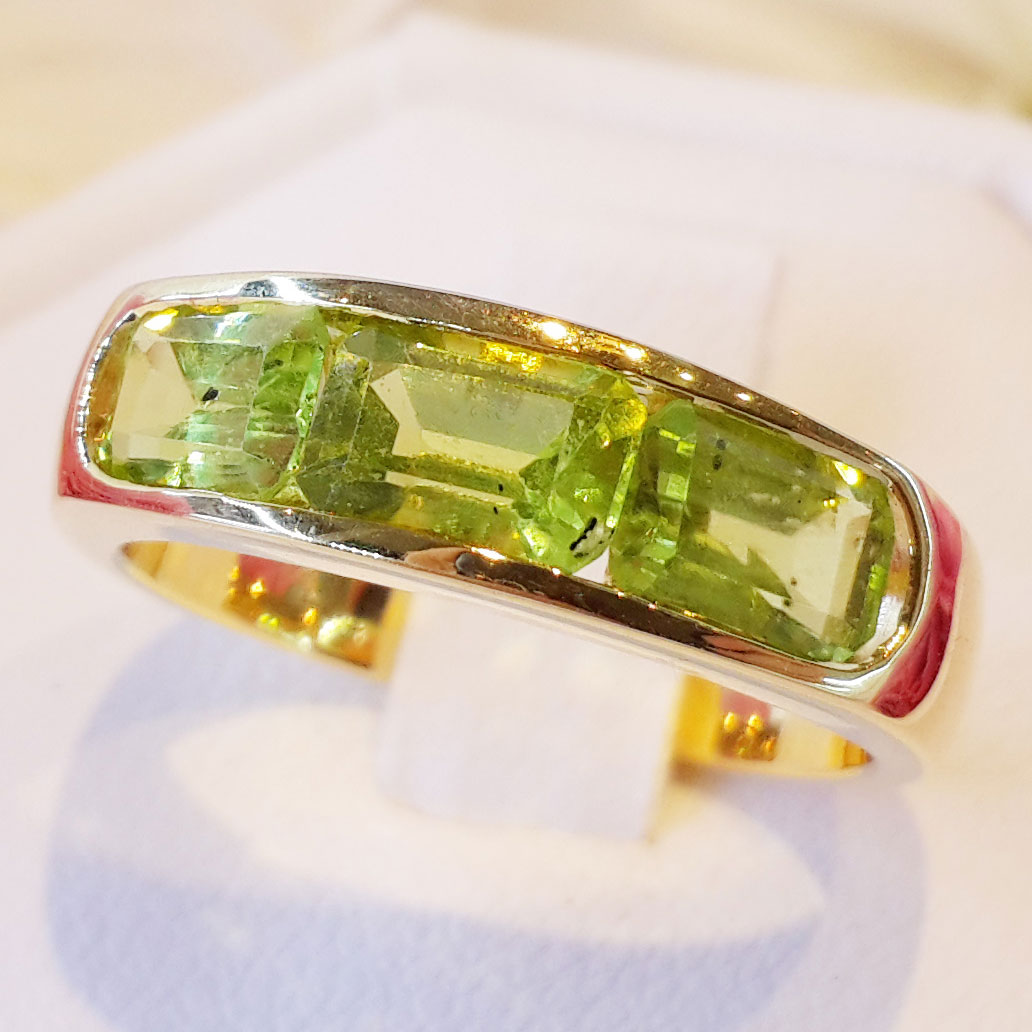 แหวนพลอย Peridot ปอกมีด ดีไซน์เรียบง่าย