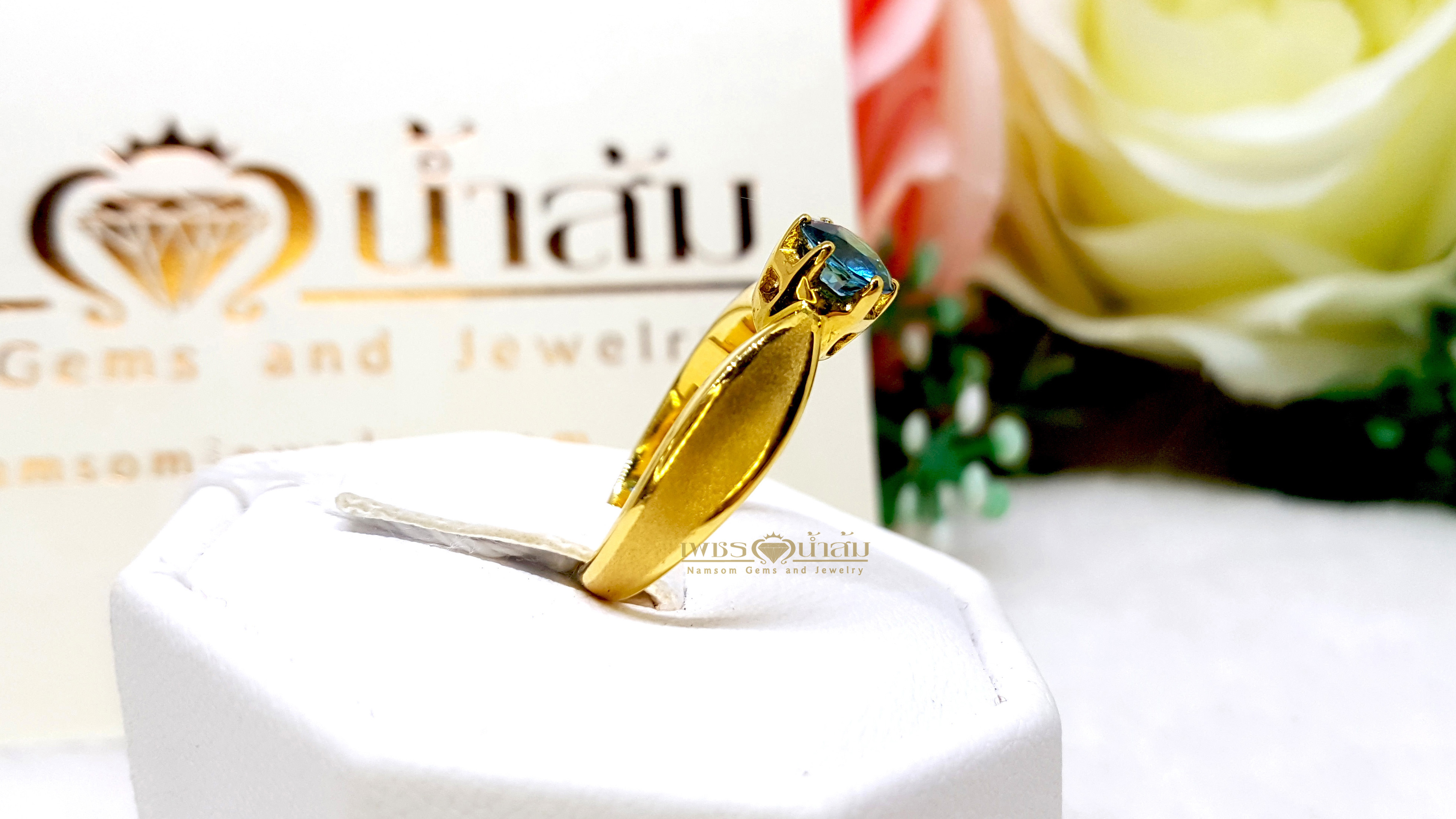 แหวนเพทาย Blue Zircon สีฟ้าสด แบบเรียบง่าย ดูMinimal ช่วยในเรื่องของความรำรวย มั่งตั่ง
