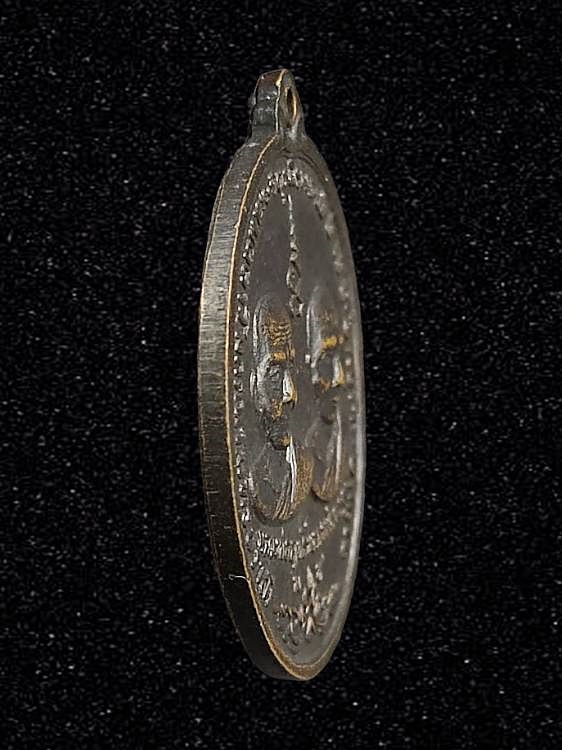 เหรียญจตุรพิธ หลวงพ่อแดง หลวงพ่อเจริญ หลัง หลวงพ่อฤทธิ์ หลวงพ่อกรณ์ ปี2518 ปลุกเสกพิธีใหญ่ วัดเขาบันไดอิฐ