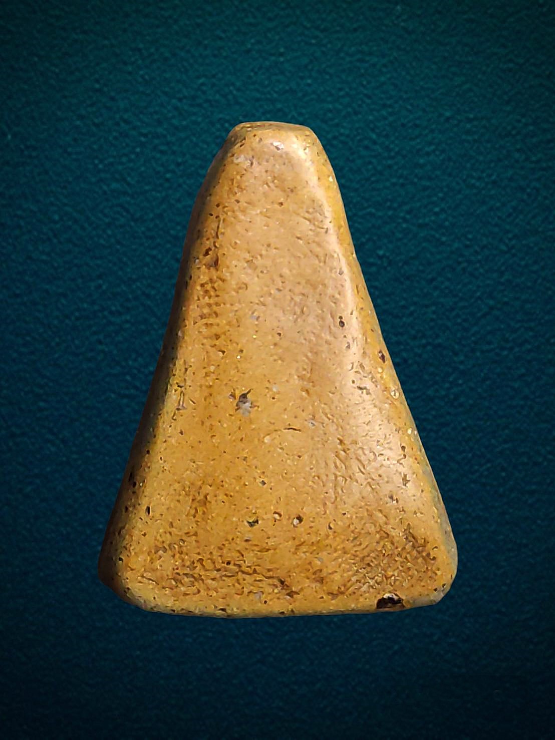 พระผงสุพรรณ วัดพระศรีฯ พิมพ์หน้ากลาง เนื้อดิน จ.สุพรรณบุรี