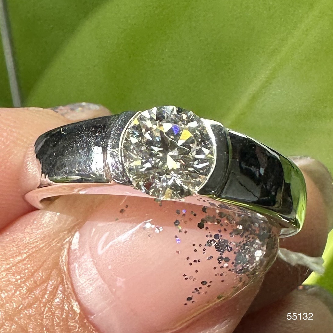 รหัส 55132 แหวน เพชรเดี่ยว 0.90 กะรัต ทองคำขาว 18 K. Cert. GIA งานสวยมาก นน. 5.92 g