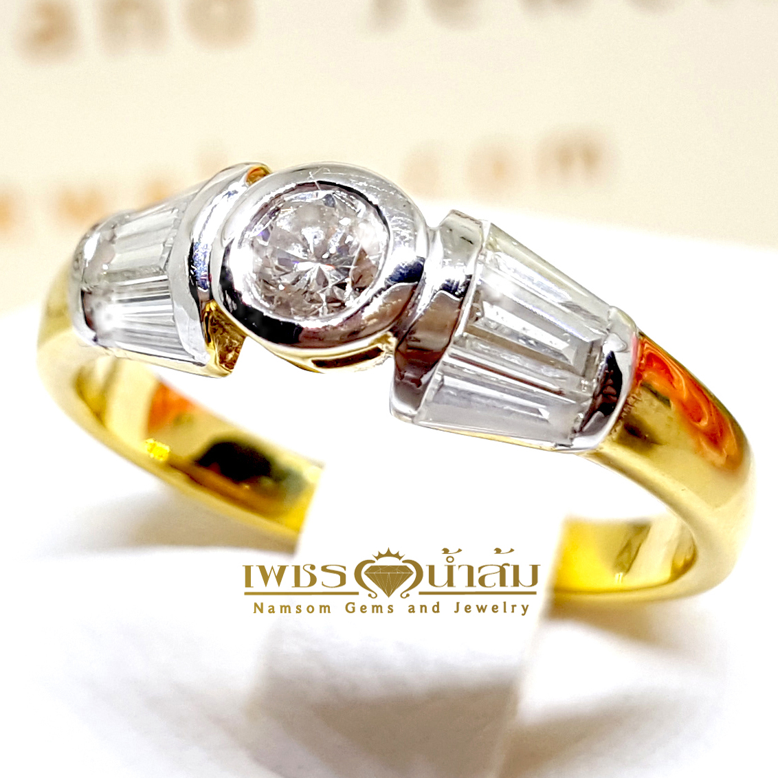 แหวนเพชรแท้ เพชร Round Cut ประดับด้วยเพชร Baguette Cut เพชรแท้ 1-0.17ct / 6-0.50ct