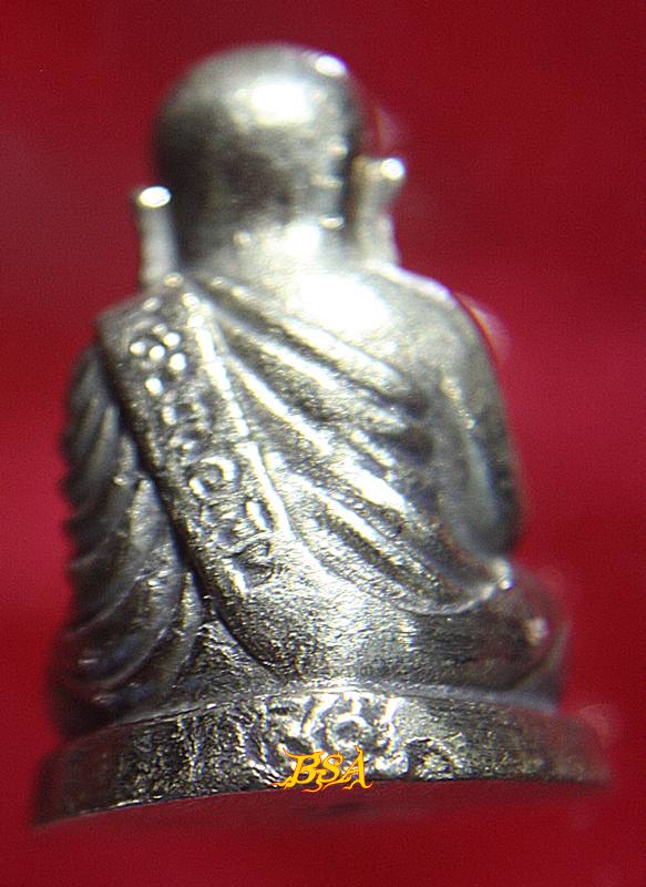 หลวงพ่อเงิน วัดบางคลาน พระเครื่อง เมืองพิจิตร รุ่นเมตตาบารมี เนื้ออัลปาก้าทองเหลือง ปี 2545 พร้อมกล่องเดิมจากวัด