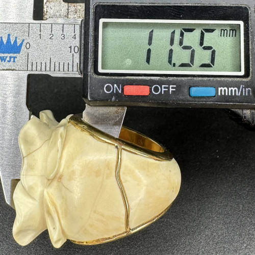 รหัส 50697 แหวน ดอกกุหลาบ แกะสลัก ทองK งานเก่า หลุดจำนำ งานสวยมาก นน. 19.61 g