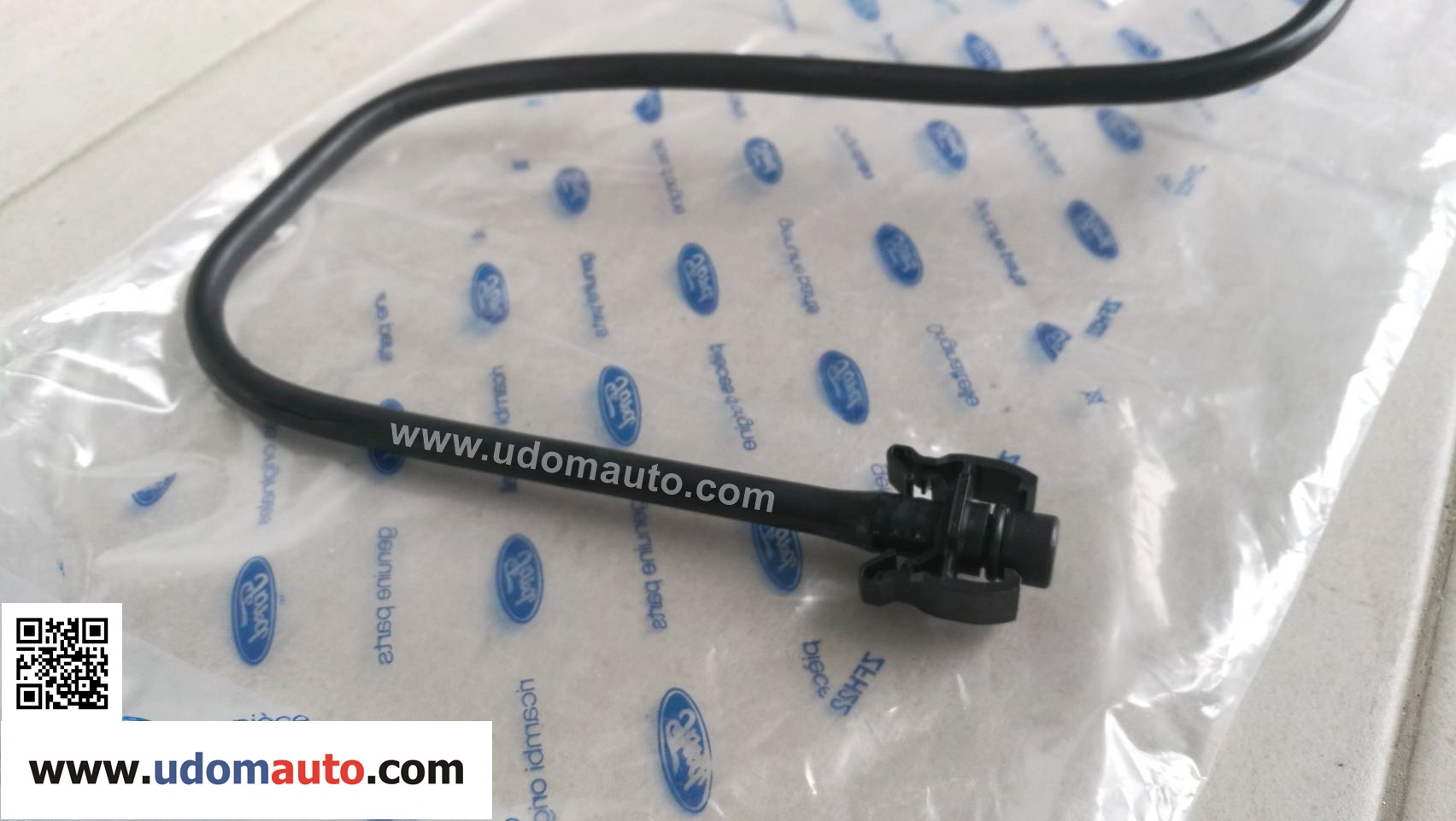 ท่อกระป๋องพักน้ำ,"ท่อนบน" FORD FIESTA " /FORDแท้