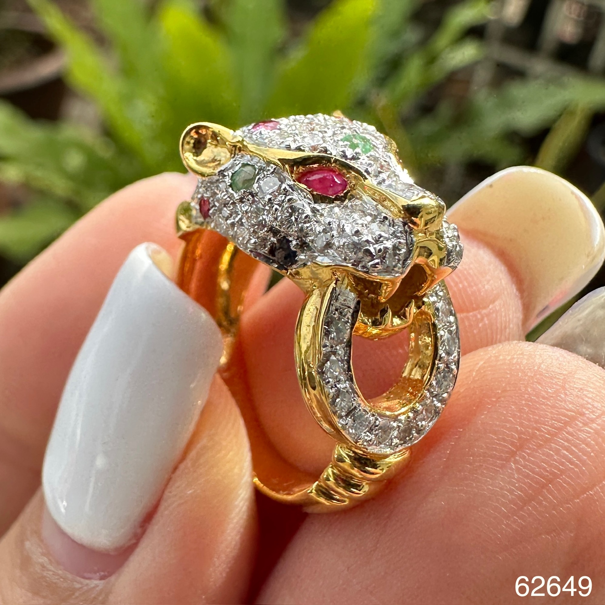 รหัส 62649 แหวน หัวเสือ ฝังทับทิม ไพลิน มรกต เพชร 60 เม็ด 0.50 กะรัต ทอง18K ขนาด 48.5 นน. 6.86 g