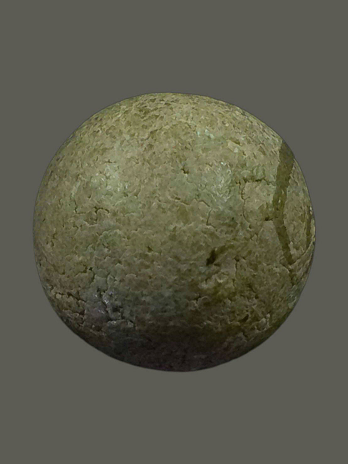 ลูกอม เนื้อผงพุทธคุณ ลงจารสีทอง ไม่ทราบเกจิ ขนาดเหรียญบาท