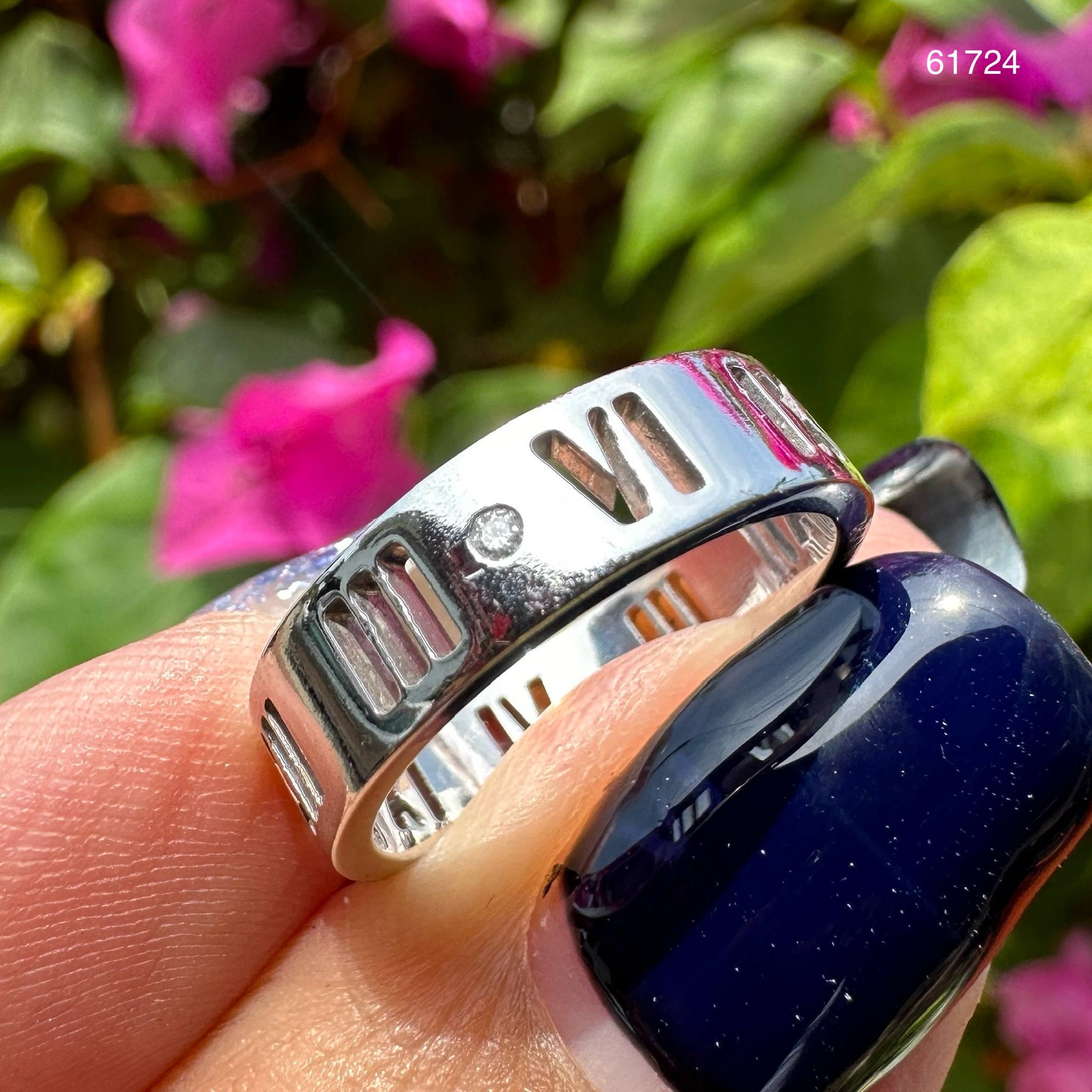 รหัส 61724 แหวน เพชร T&Co ฉลุลายเลขโรมัน รอบวง ฝังเพชร 4 เม็ด 0.04 กะรัต ทอง18K งานสวยมาก นน. 4.68 g