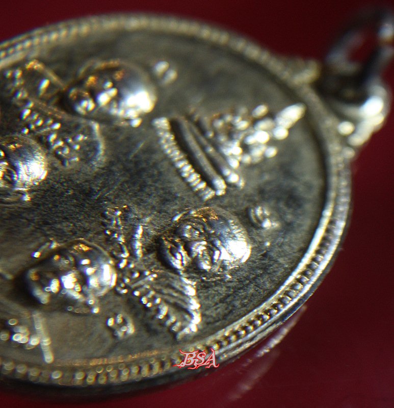 เหรียญกะไหล่ทอง รุ่นคุ้มภัย วันคล้ายวันเกิด สวัสดิ์ คำประกอบ ปี 2534