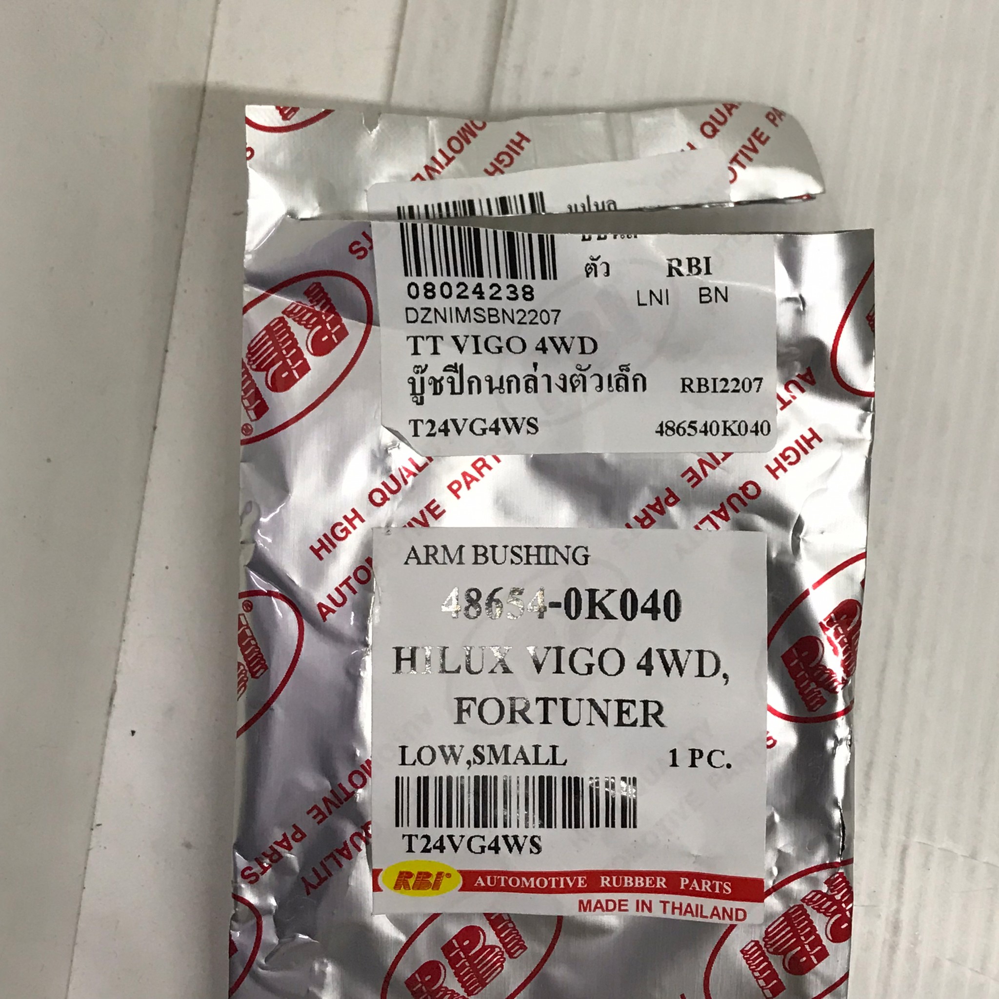 (1ตัว) บู๊ชปีกนก TOYOTA ตัวล่าง ตัวเล็ก VIGO / FORTUNER 4WD / KUN20 ตัว ล่าง / โตโยต้า วีโก้ ฟอร์จูนเนอร์ / LOWER / SMALL ARM BUSHING ยี่ห้อ RBI / เบอร์ 48654-0K040 / T24VG4WS