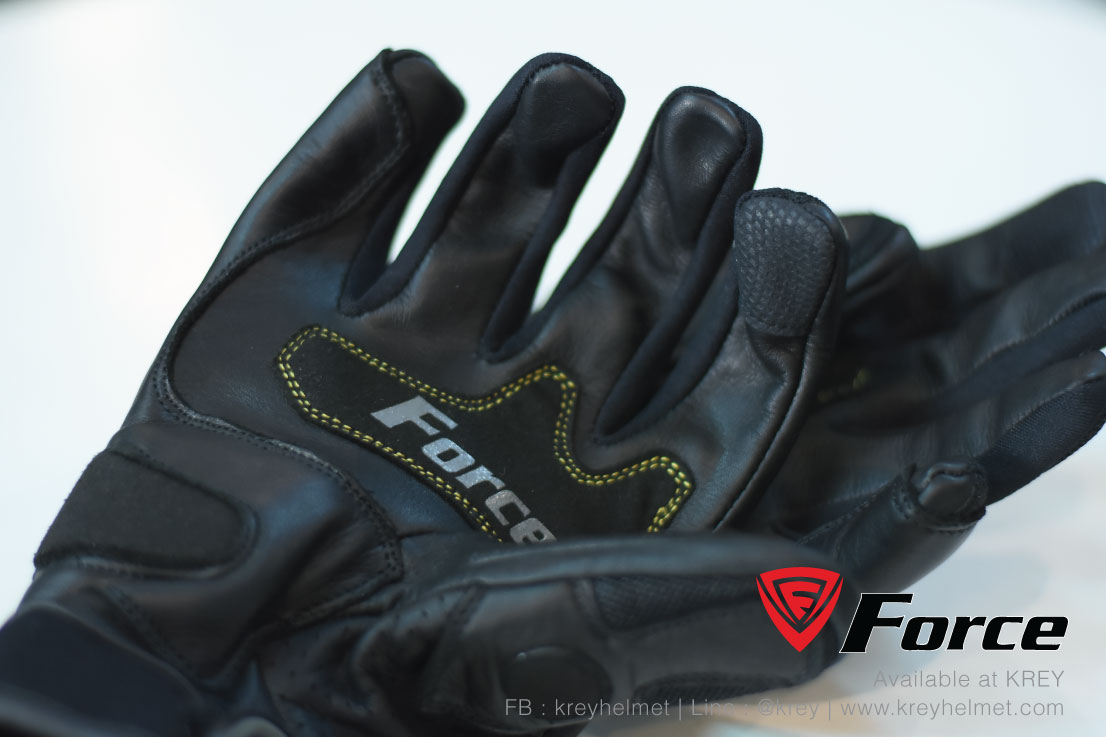 Force gloves model Airflow แบรนด์สเปน