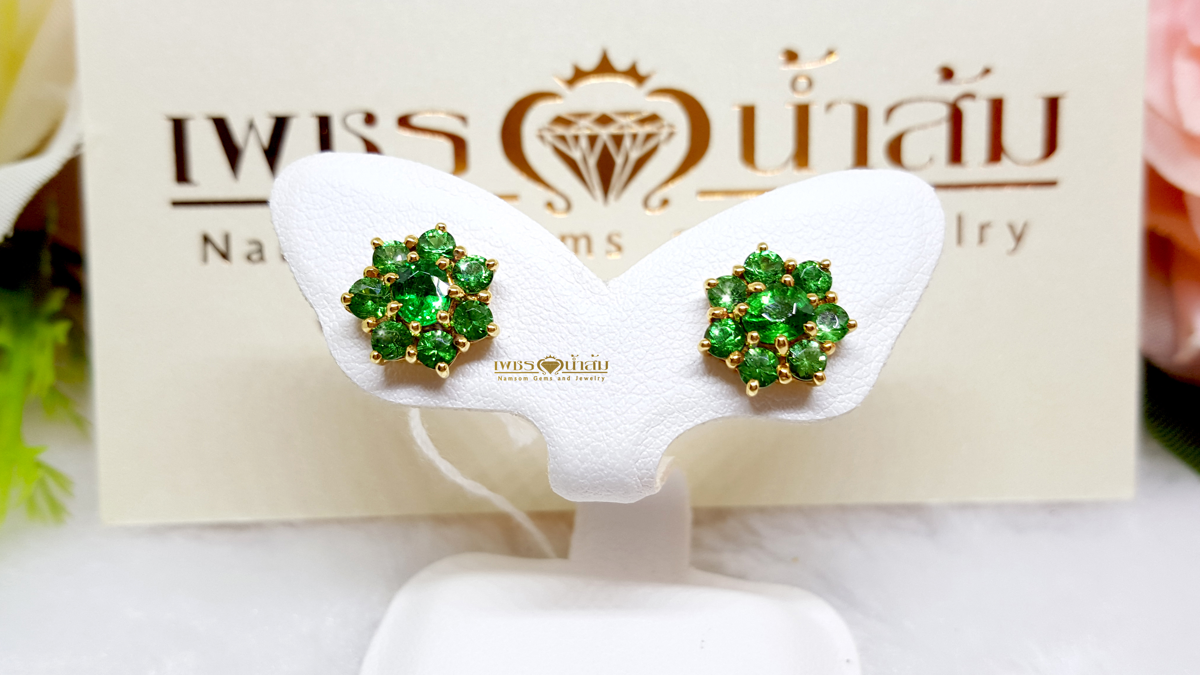 ต่างหูพลอยสีเขียว Tsavorite ทรงดอกไม้ สีสวย น้ำงาม