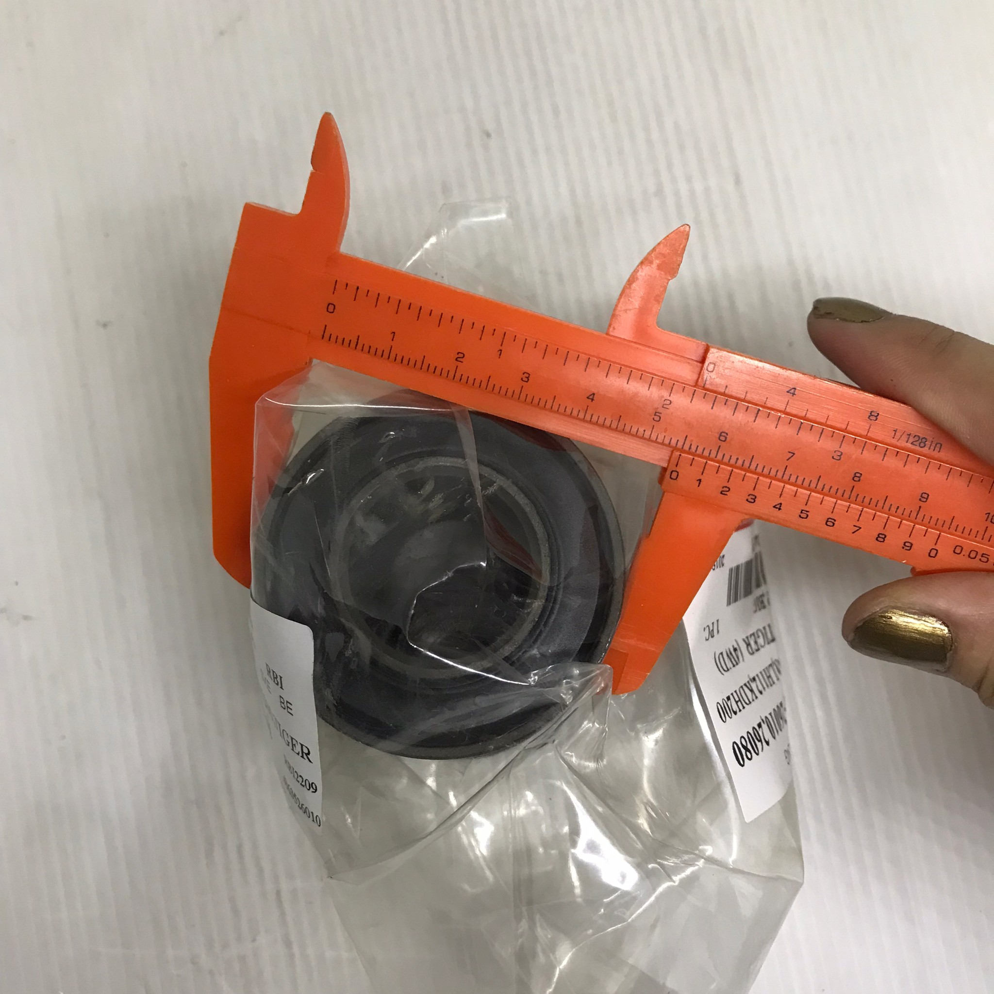 (1ตัว) บู๊ชปีกนก TOYOTA ตัวบน ตัวใหญ่ LH112 / KDH222 / Commuter / TIGER 4WD ตัว บน โตโยต้า / รถตู้หัวจรด รถตู้คอมมูเตอร์ ไทเกอร์ / UPPER / BIG ARM BUSHING ยี่ห้อ RBI / เบอร์ 48635-26010 / 48655-26080 / T2464PB