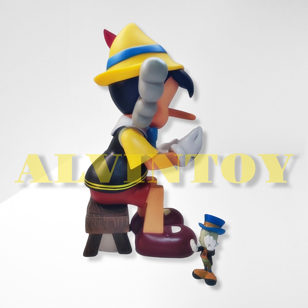 KAWS Pinocchio & Jiminy Cricket โมเดลพิน็อกคิโอ ความสูง 23 ซม. & คริกเก็ต ความสูง 5 ซม.
