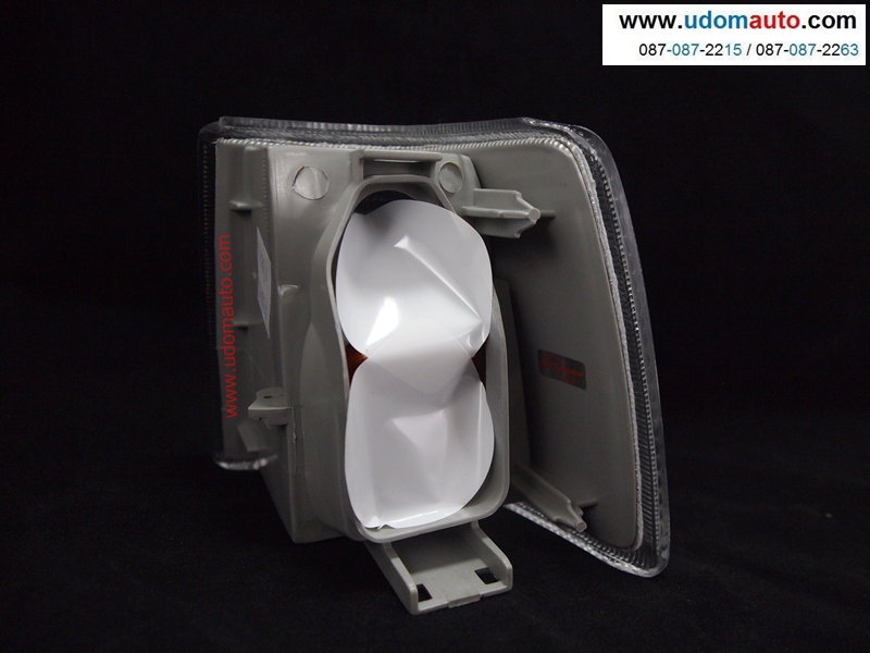 เสื้อไฟเลี้ยวมุม VOLVO 850 สีขาว