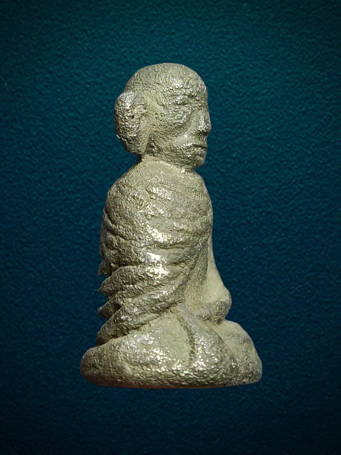 รูปหล่อโบราณห่มคลุม หลวงปู่หมุน วัดเขาแดงออก พัทลุง