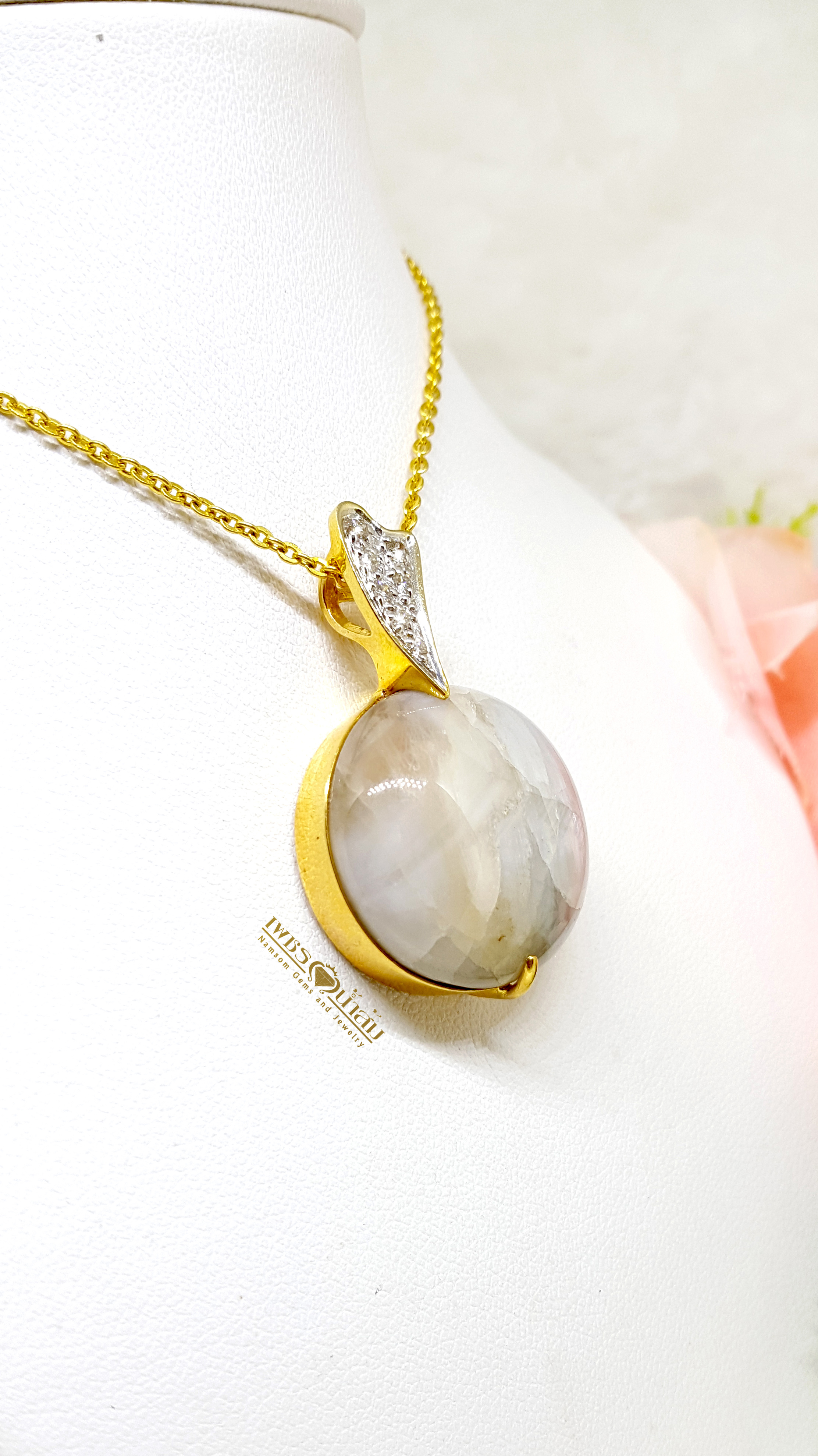 จี้พลอยไพลิน ยี่หร่า Sapphire เม็ดใหญ่ ประดับตกแต่งด้วยเพชรแท้ น้ำงาม