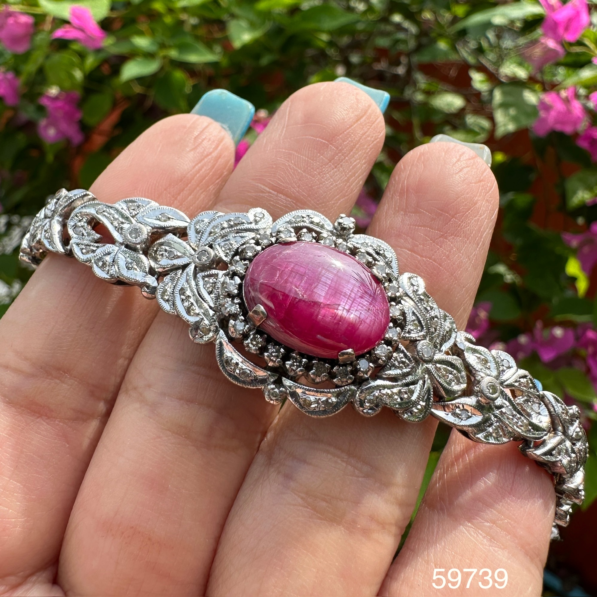 รหัส 59739 สร้อยข้อมือ ทับทิม พม่า หลังเบี้ย ฝังเพชรกุหลาบ 158 เม็ด 2.00 กะรัต ทองK 2 สี งานสวยมาก นน. 27.66 g