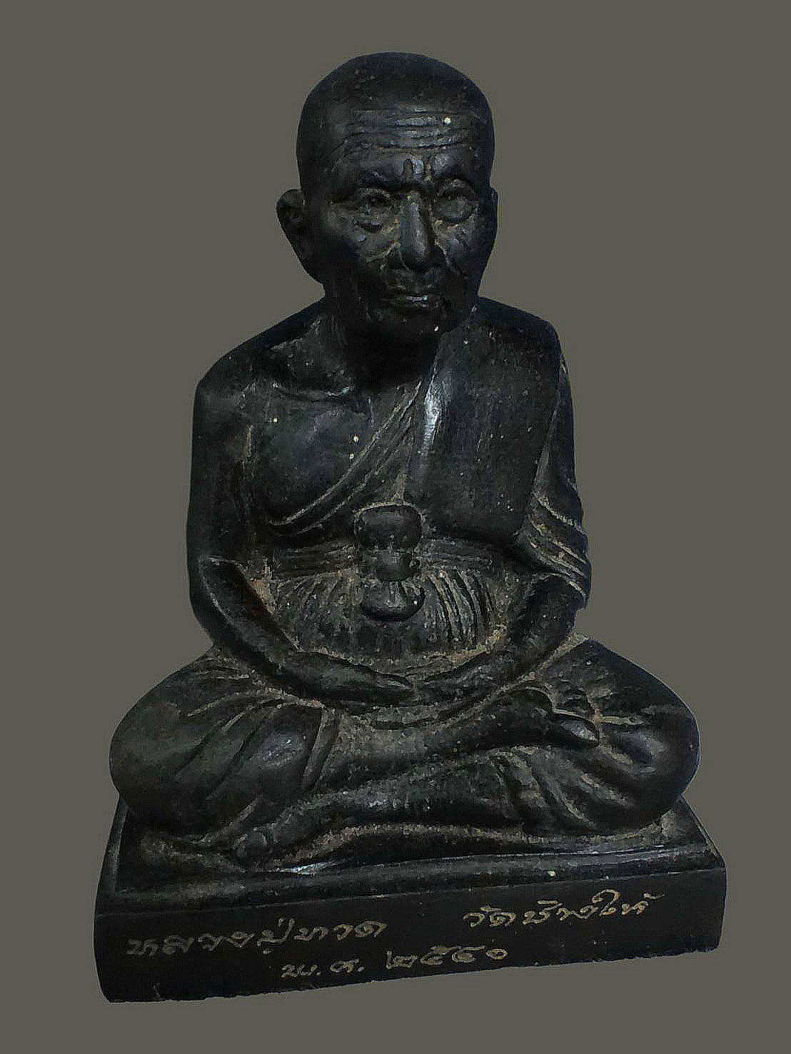 พระบูชา หลวงปู่ทวด วัดช้างให้ ปัตตานี ปี2540 เนื้อทองเหลือง ขนาดสูง 4.5 นิ้ว กว้าง 3 นิ้ว