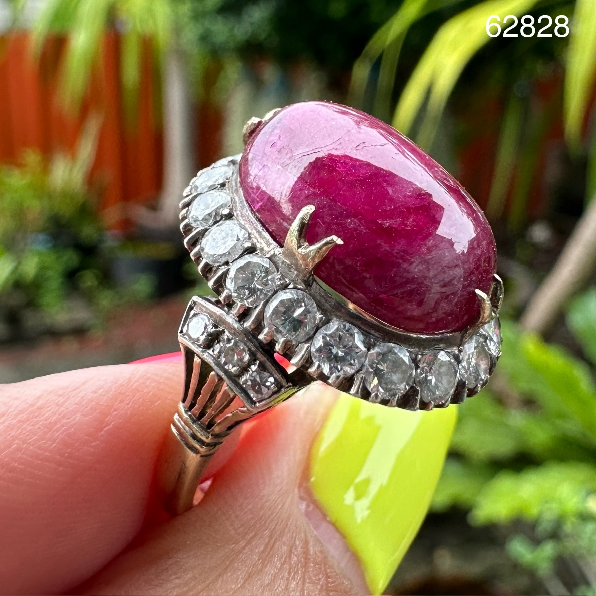 รหัส 62828 แหวน ทับทิม พม่า ดิบ (Unheat) 12.80 ct ฝังเพชร 24/1.50 ct ทองK 2 สี พร้อม Cert. นน. 7.91 g