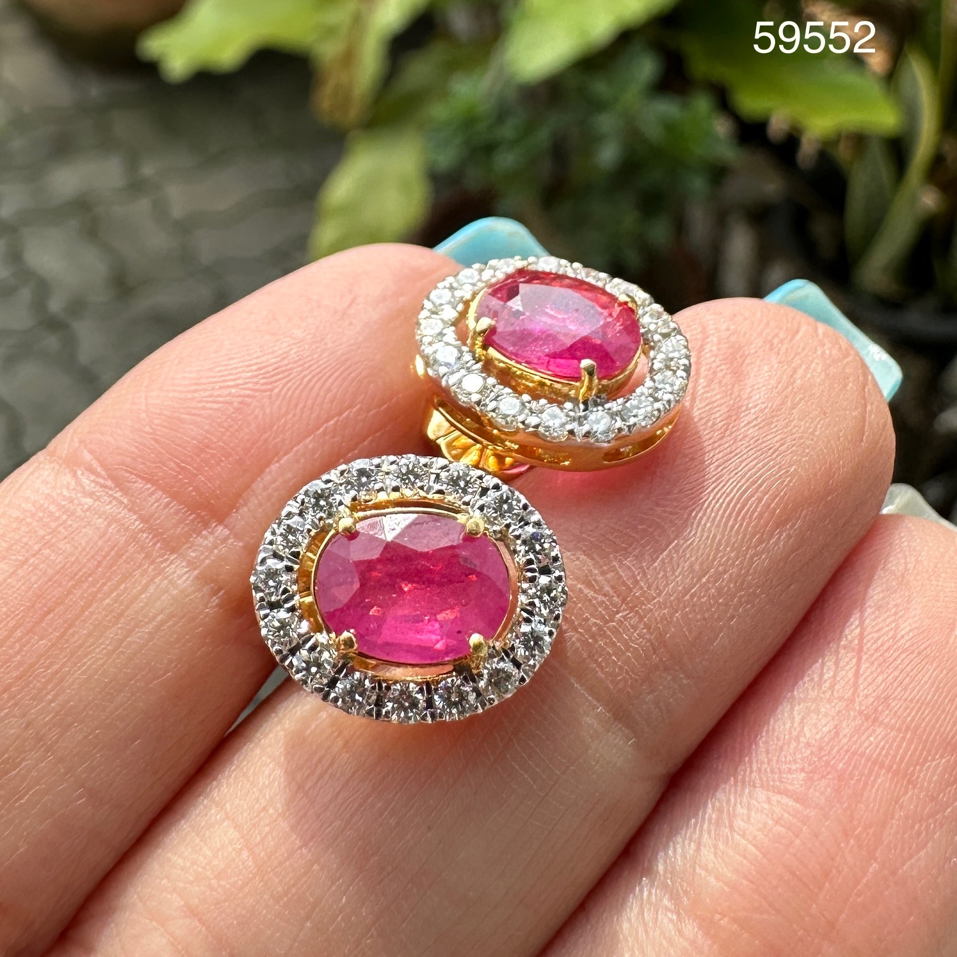 รหัส 59552 ต่างหู ทับทิม เจียร 2 เม็ด 2.52 กะรัต ล้อมเพชร 32 เม็ด 0.76 กะรัต ทอง18k งานสวยมาก นน. 6.00 g