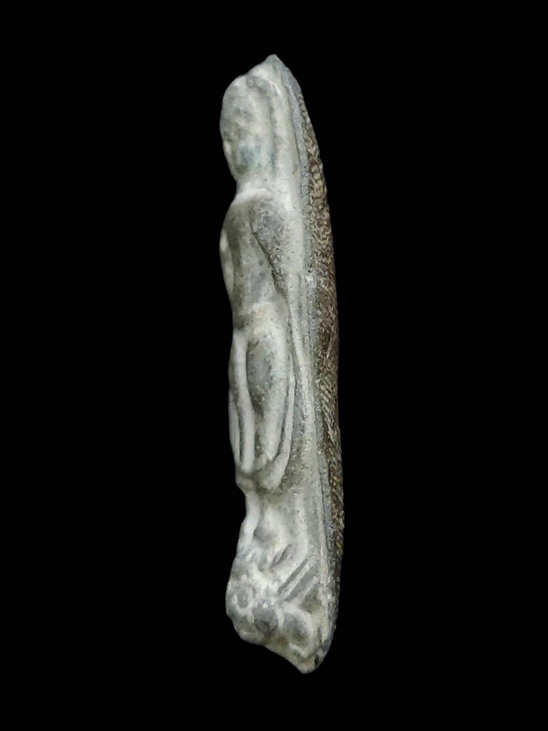 พระร่วงนั่ง กรุเจดีย์ห้ายอด วัดห้วยเสือ จ.เพชรบุรี ปี 2464 เนื้อดิน หลวงปู่ศุข วัดปากคลองมะขามเฒ่า เสก