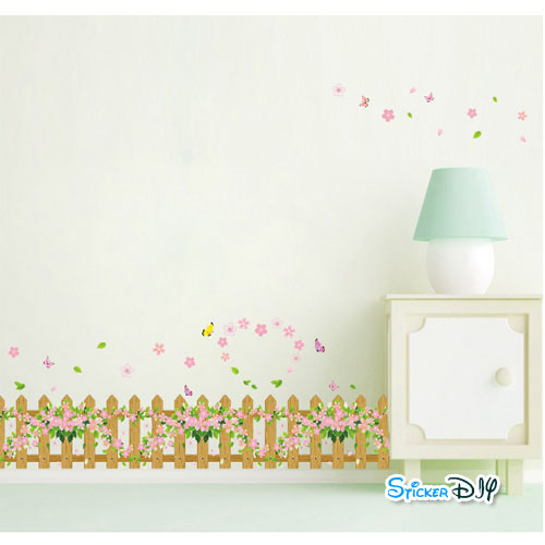 Wall Sticker สติ๊กเกอร์ติดผนัง แต่งขอบ รั้วไม้ดอกไม้ชมพู (กว้าง114cm.xสูง31cm.)