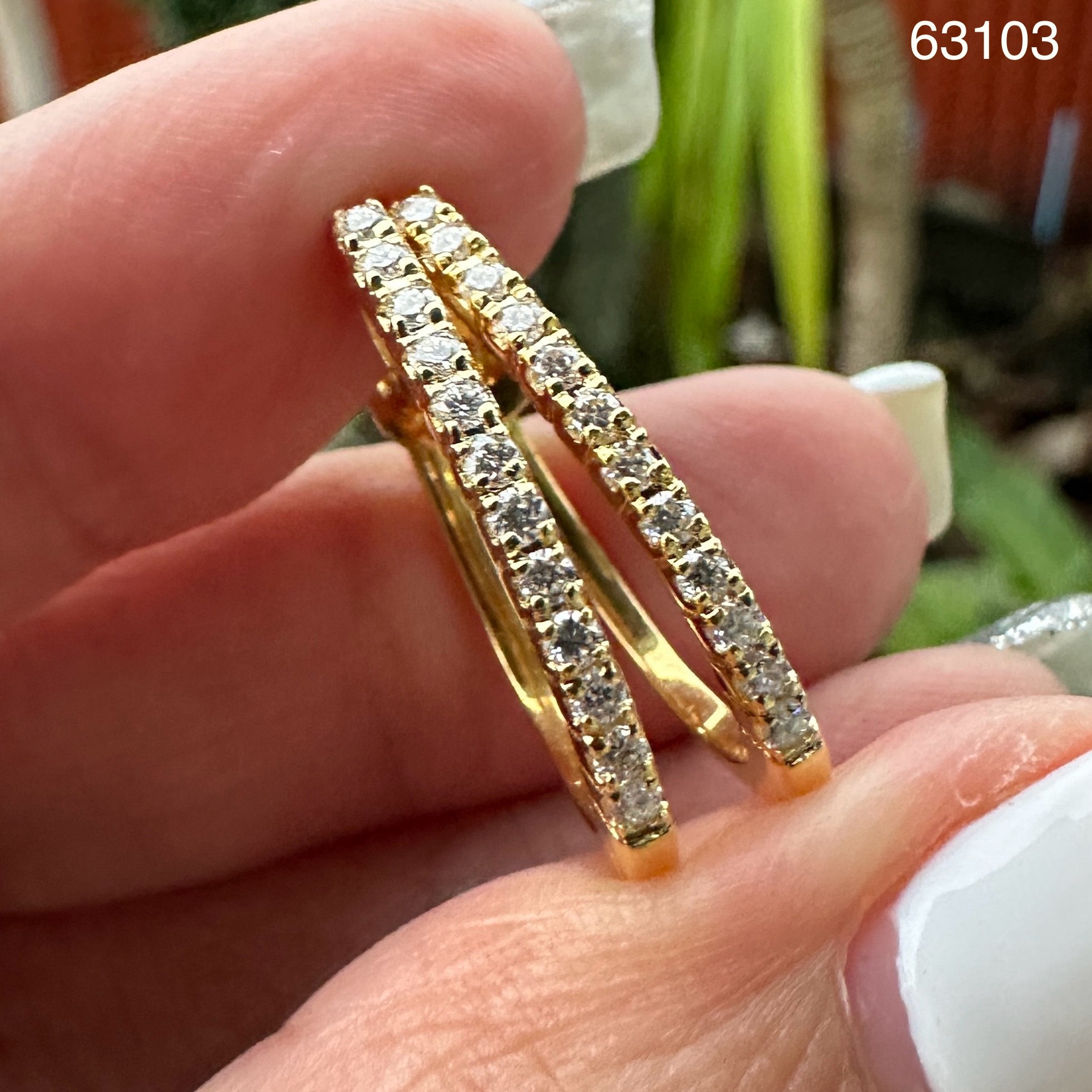 รหัส 63103 ต่างหู ห่วงเพชร ฝังเพชร 24 เม็ด 0.48 กะรัต ทอง18K งานสวยมาก นน. 3.87 g