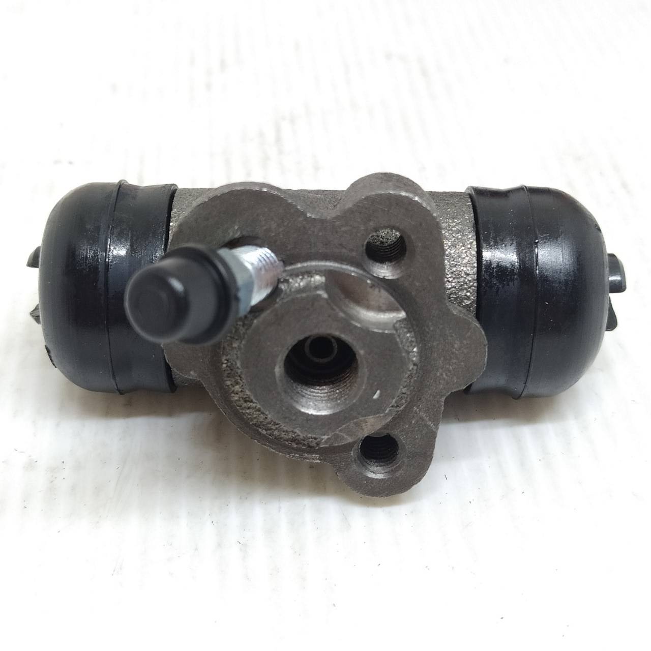 กระบอกเบรคหลัง TOYOTA SOLUNA AL50 / โตโยต้า โซลูน่า / ข้างซ้าย (LH) / ขนาด (11/16) / เบอร์ WTT-357 / ยี่ห้อ BOC (Brake Wheel Cylinder)