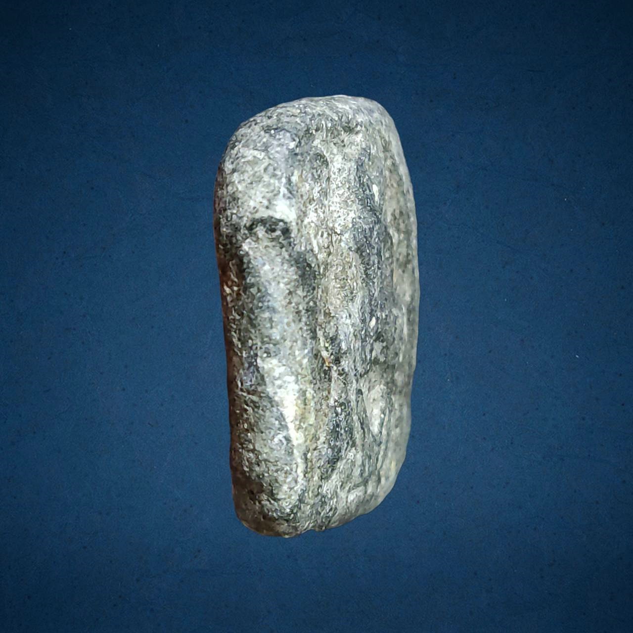 หลวงพ่อปาน วัดบางนมโค ปี พิมพ์ทรงไก่หางพวง เนื้อดิน จ.อยุธยา ปี 2460-2480