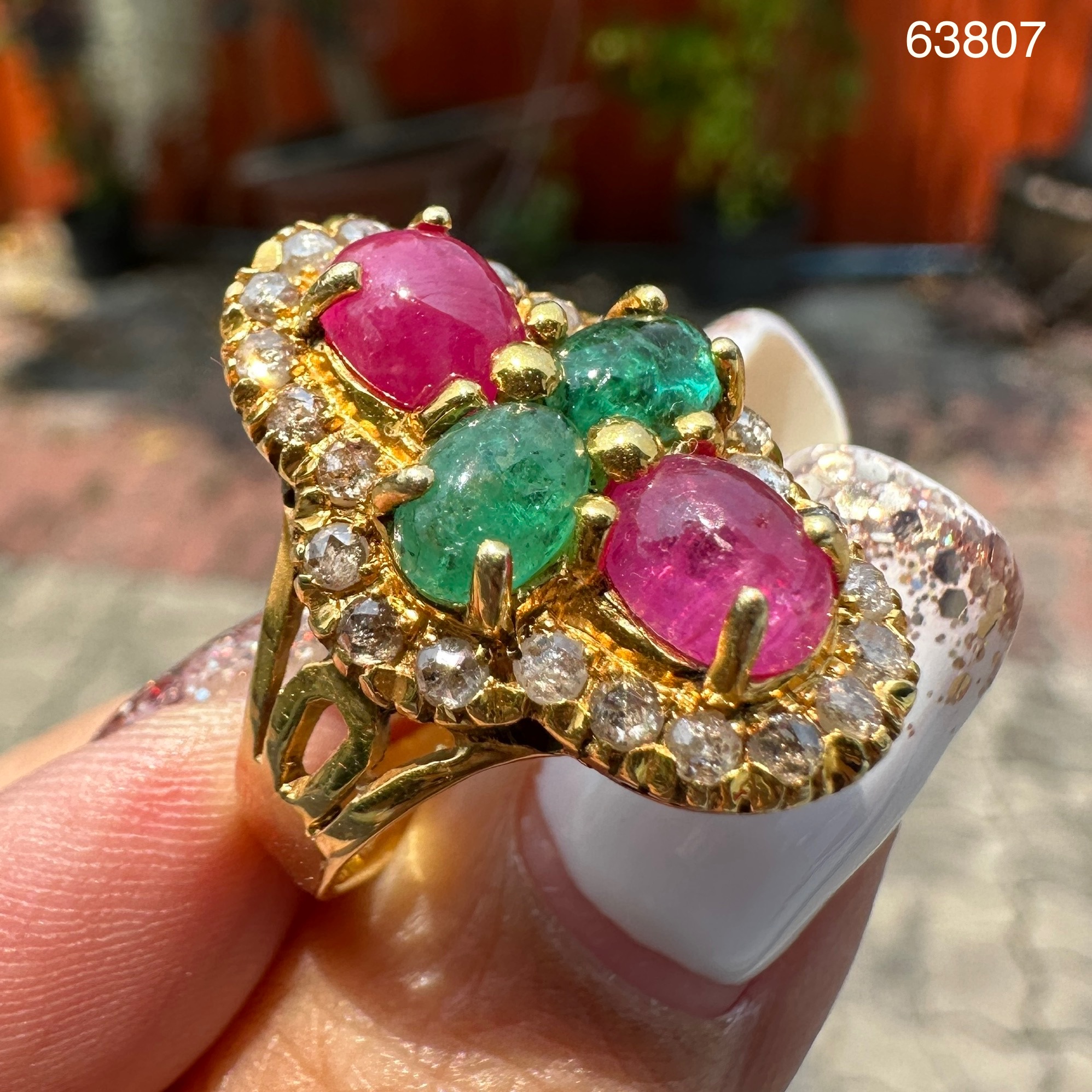 รหัส 63807 แหวน 3 สี ทับทิม มรกต เพชรซีกลูกโลก เพชร 25 เม็ด 0.50 กะรัต ทอง90 ขนาด 56.5 นน. 7.61 g