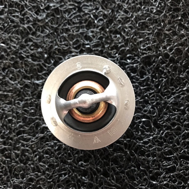 (แท้ศูนย์) (ประกัน 1 เดือน) วาล์วน้ำ TOYOTA AE101, AE111, 4AFE, 5AFE, 7AFE โตโยต้า โดเรม่อน 82 องศา 90916-03046