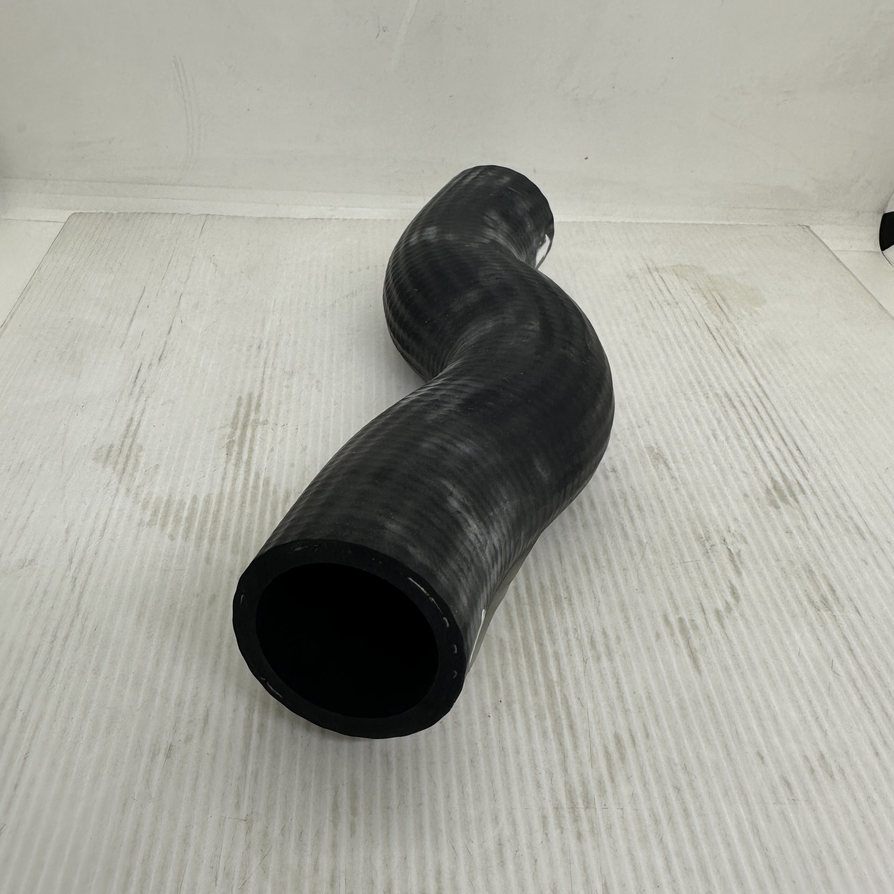 (แท้ศูนย์) ท่อยางหม้อน้ำ บน - ล่าง ISUZU TFR 3.0 / DMAX 3.0 4JH1 อีซูซุ ดีแม๊ค เบอร์ 8-98003994-0 / 8-97913757-0 ยี่ห้อ ISUZU / UPPER AND LOWER RADIATOR HOSE