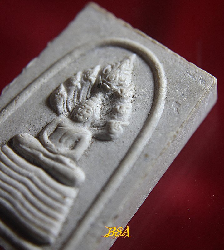 พระผงสมเด็จปรกโพธิ์ หลังหลวงพ่อแพ วัดพิกุลทอง รุ่น 9 มหาโชค