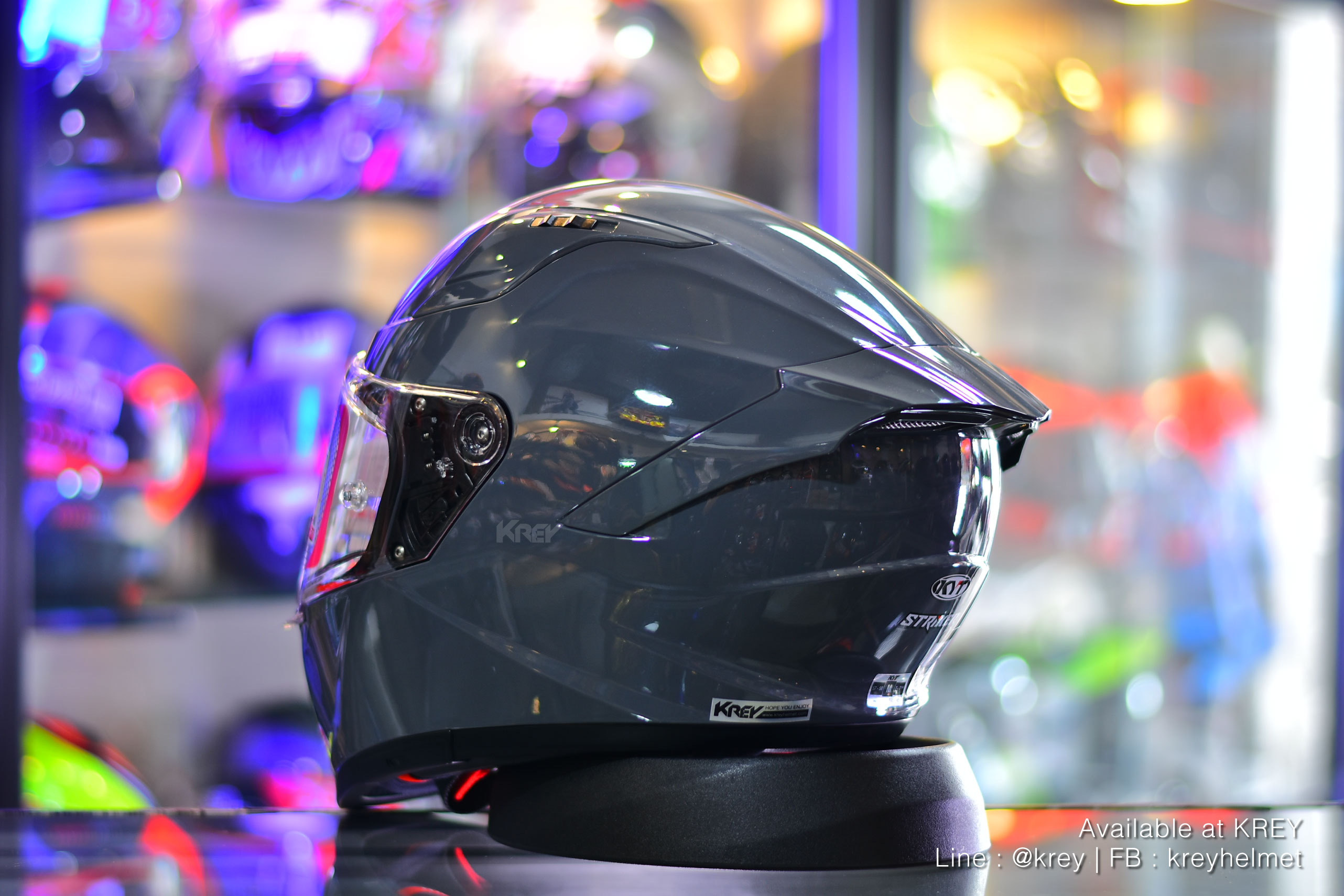 KYT model STRIKER PLAIN GREY