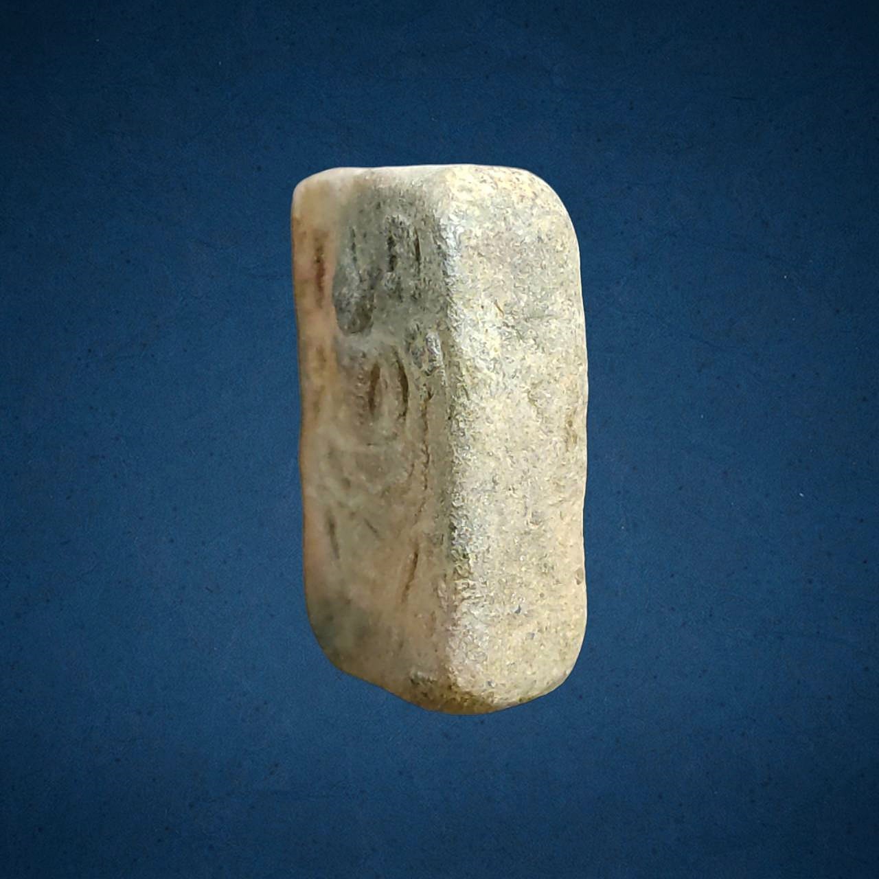 พระพุทธเจ้าประทับหนุมาน หลวงพ่อมุ่ย วัดดอนไร่ จ.สุพรรณบุรี ปี 2508 เนื้อดิน