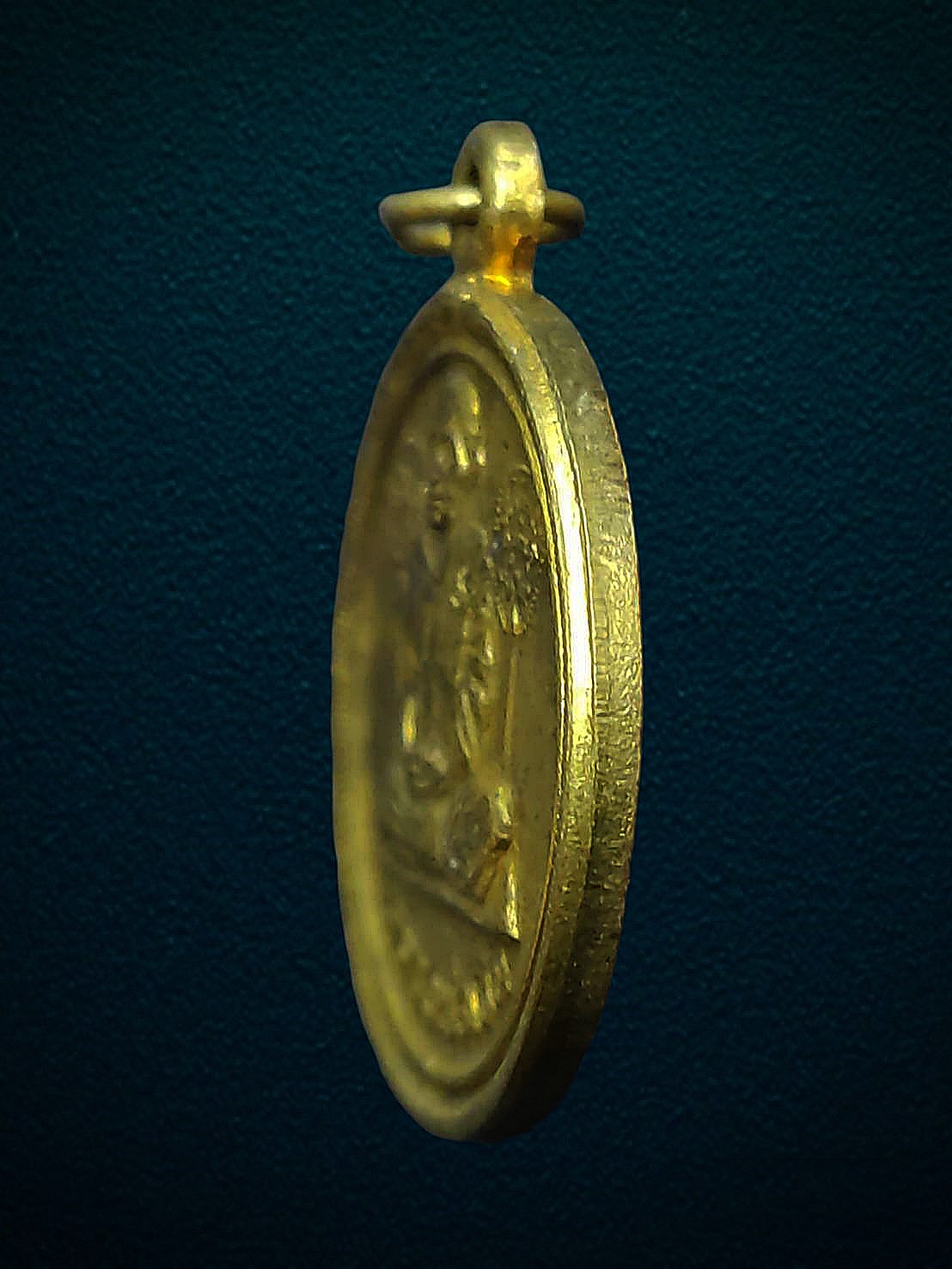 เหรียญหลวงพ่อเงิน หลังพระประจำวันศุกร์ วัดหาดแตงโม จ.พิจิตร ปี2537