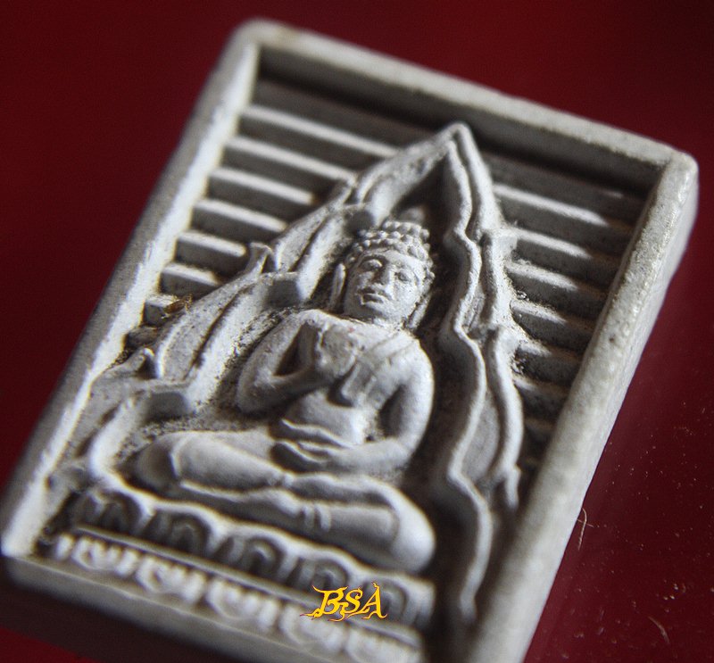 พระของขวัญ วัดปากน้ำ เนื้อผง รุ่น 7 หรือที่เรียกว่า รุ่น “บรรจุเจดีย์” (2)