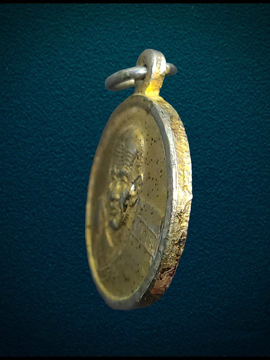 เหรียญกะไหล่ทอง เหรียญหลวงปู่ทวด รุ่นเด็กดี วัดช้างให้ ปัตตานี สถาพสวย