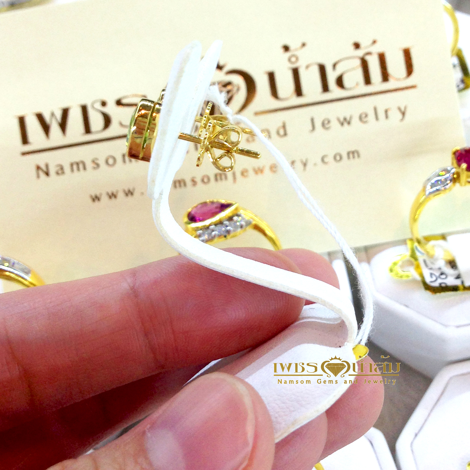 ต่างหูเพริดอต Peridot สีเขียวสวยสดเจียรทรงหัวใจน่ารัก