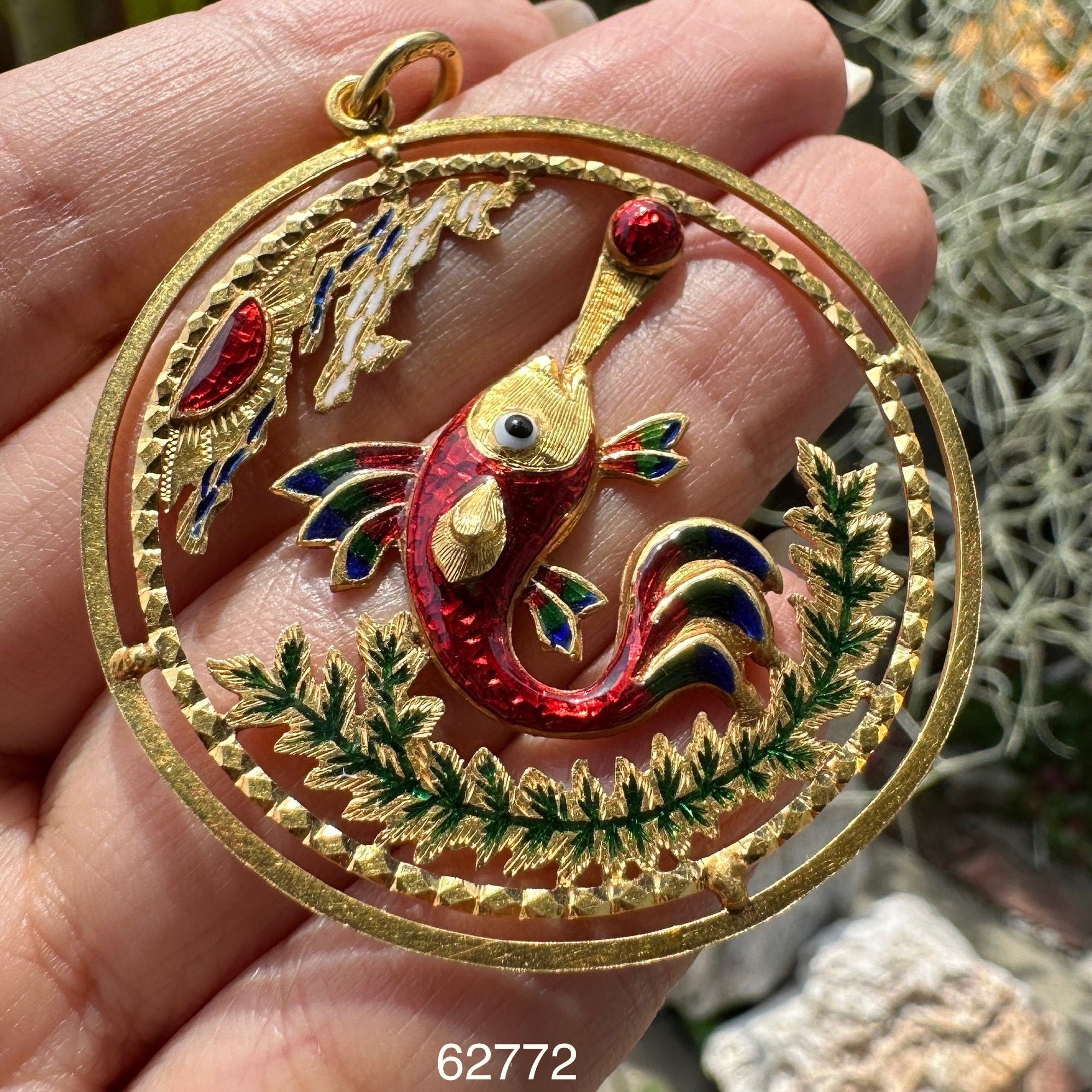 รหัส 62772 จี้ ปลาทองพ่นน้ำ ทองลงยา ทอง90 หลุดจำนำ งานสวย น่าสะสม นน. 12.14 g