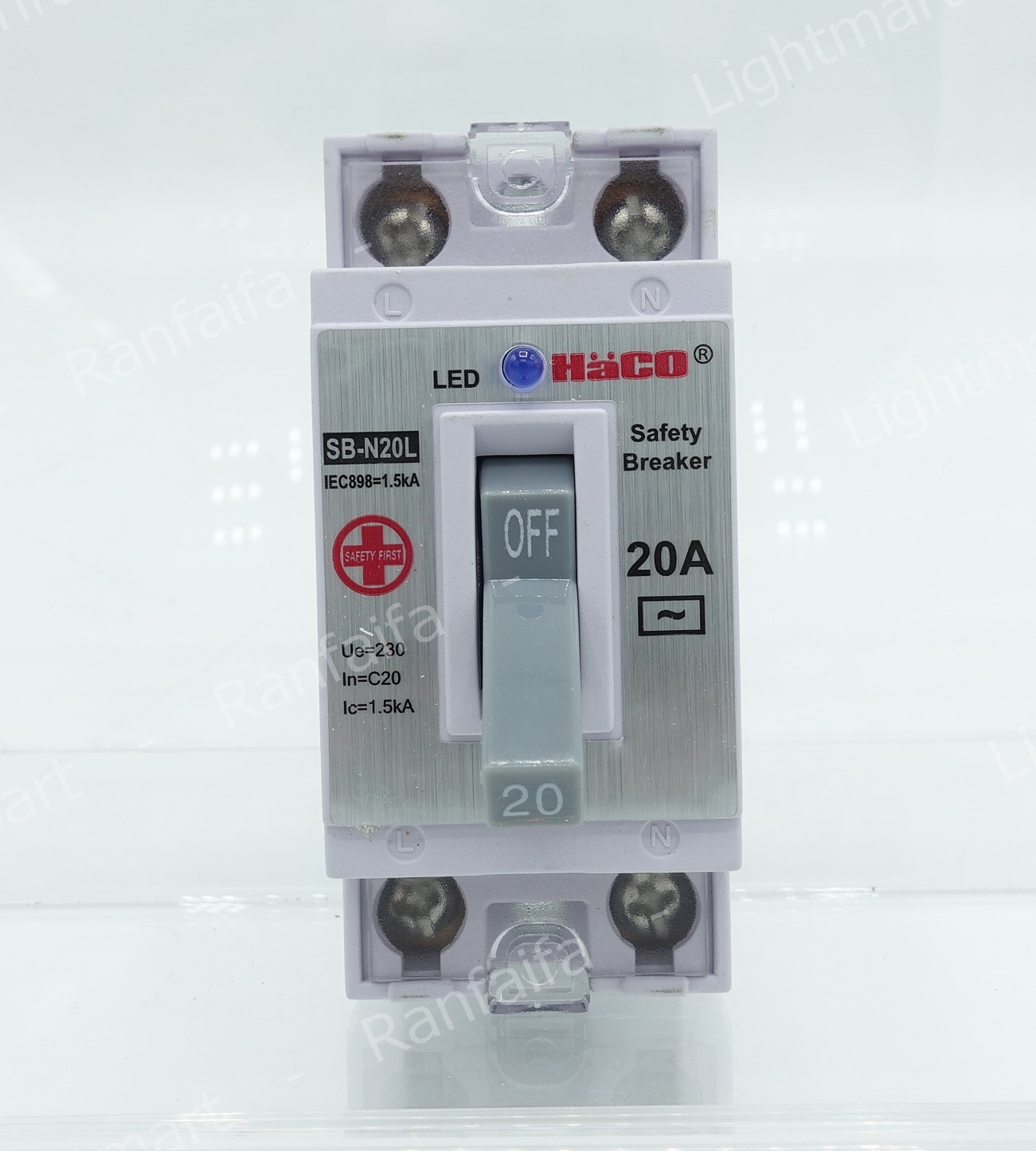 เซฟตี้เบรกเกอร์ 2P 10-32A HACO (มีไฟ) **แถมกล่อง