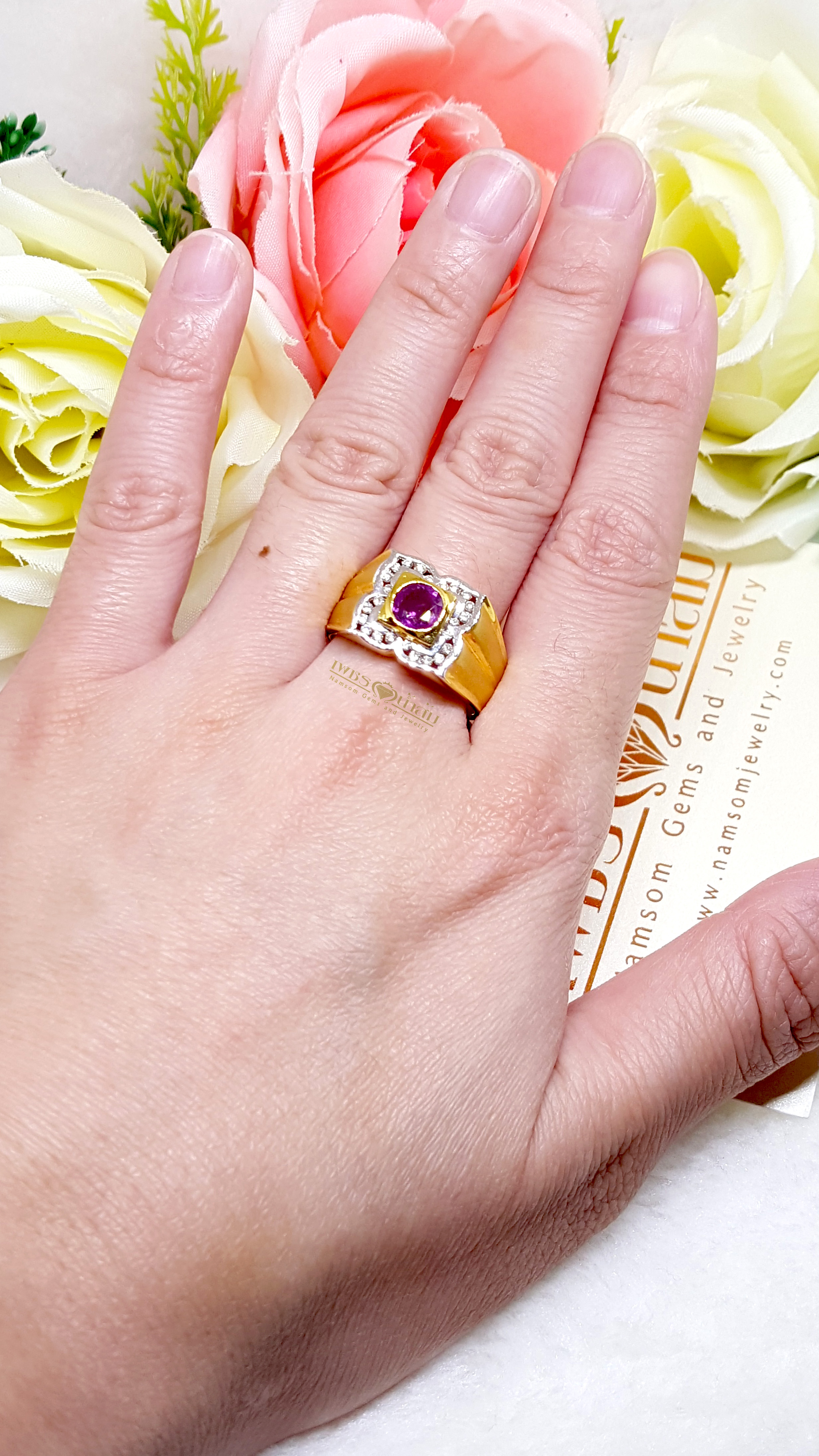 แหวนพลอยทับทิม Ruby ทรงไทยลายประจำยาม เป็นสัญลักษณ์ยามรักษาการณื เพื่อป้องกันผู้ที่คิดมิดีมิร้าย โดวยสามารถนำไปงคาถาอาคมประกอบไว้ด้วยได้