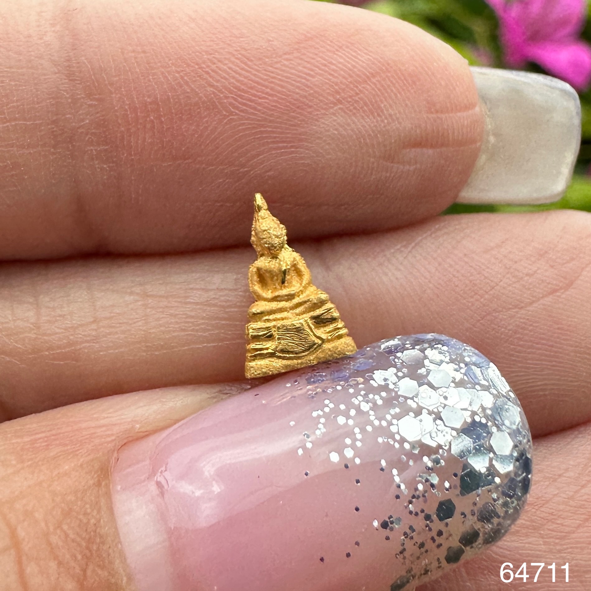 รหัส 64711 หลวงพ่อโสธร เนื้อทองคำ ลอยองค์ ทอง78% น่าสะสม นน. 0.67 g